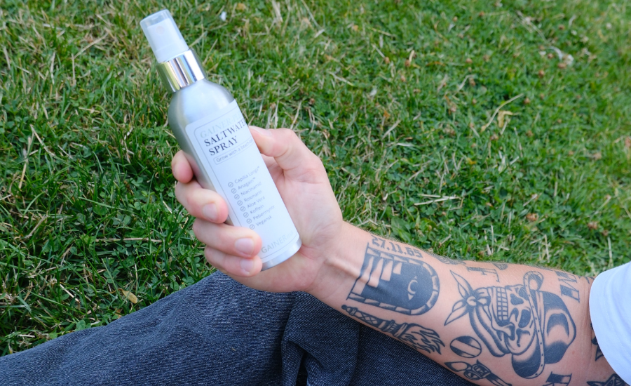 Saltvandsspray til mænd fra GainerHair – giver naturlig tekstur, volumen og mat strandlook.