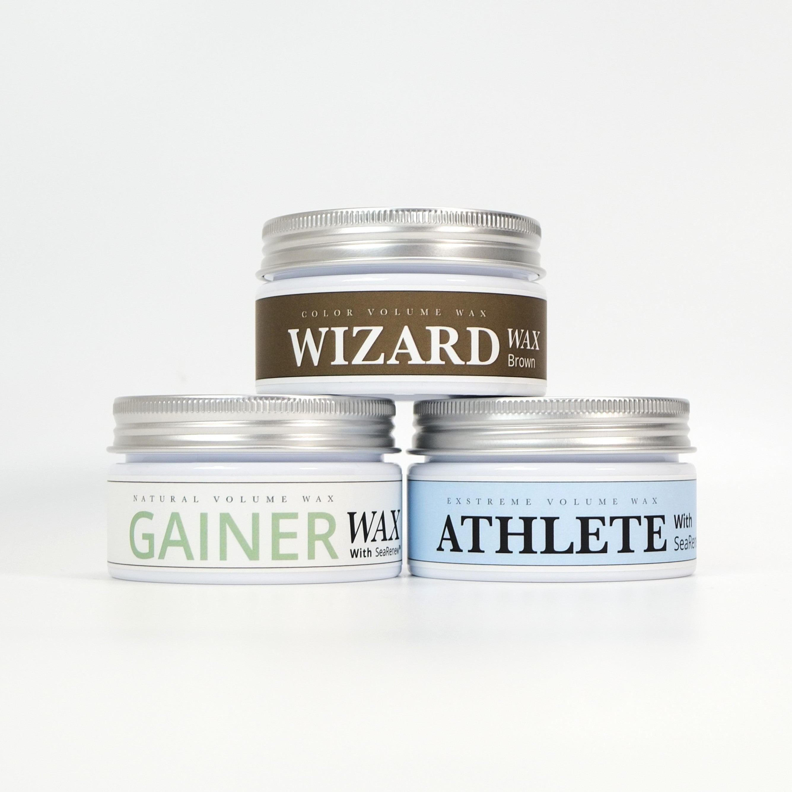 Få det bedste fra alle verdener med Essential Wax-Pack, hårvoks til mænd. Denne ultimative pakke indeholder alle 3 populære hårvokse, designet til at give dig det perfekte hold, fylde og farve uanset hvilken stil du går efter. Med Gainer Wax, Athlete Wax, og Wizard Wax Brown hårvoks er du dækket ind, uanset om du ønsker stærkt hold, fylde, mat finish eller farven tilbage i håret